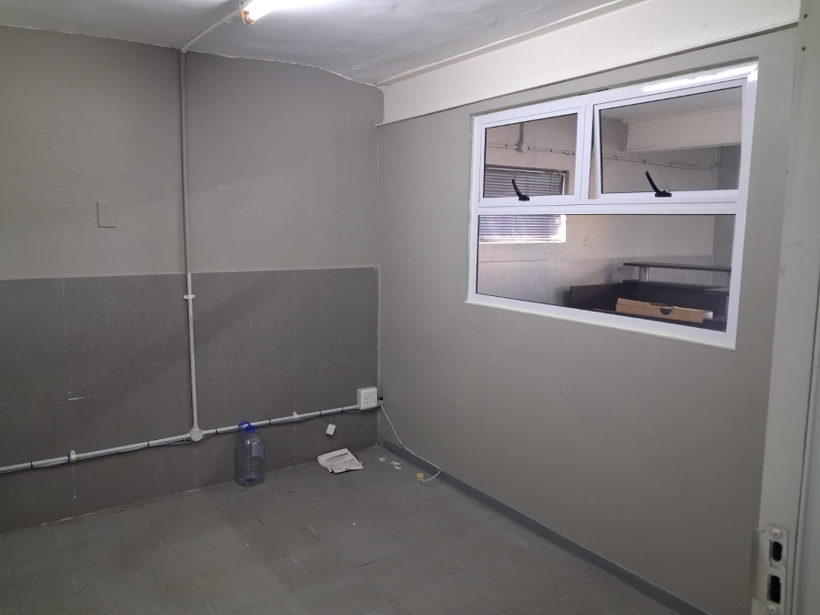To Let Commercial Property for Rent in Quigney Eastern Cape